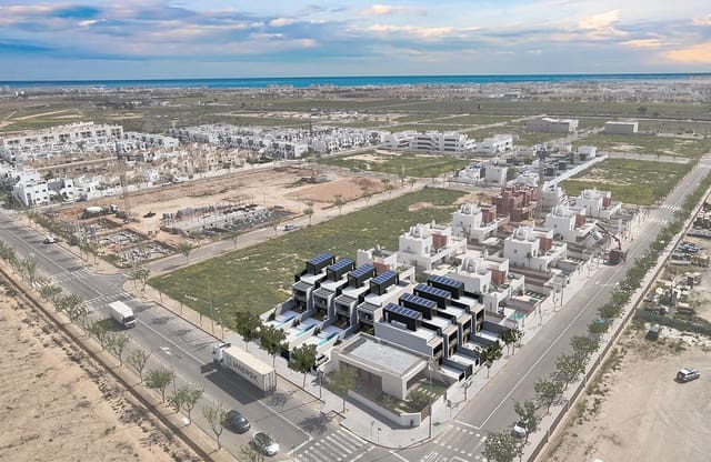 Pareado de 3 habitaciones en Pilar de la Horadada ciudad, Pilar de la Horadada en venta con piscina - 396.000 € (Ref: 8983378)