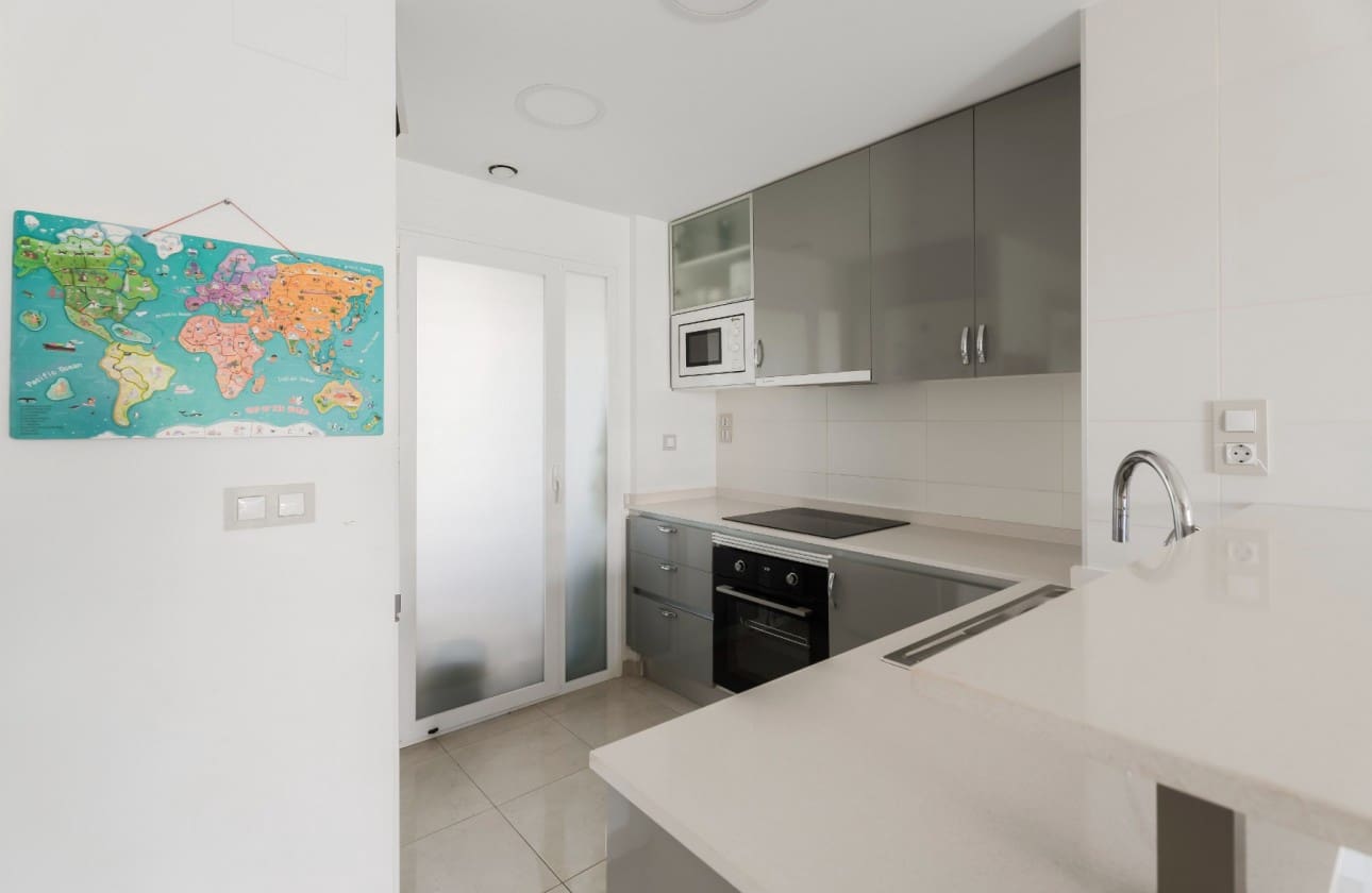 3 soverom Leilighet til salgs i La Zenia med svømmebasseng garasje - € 379 000 (Ref: 8987056)