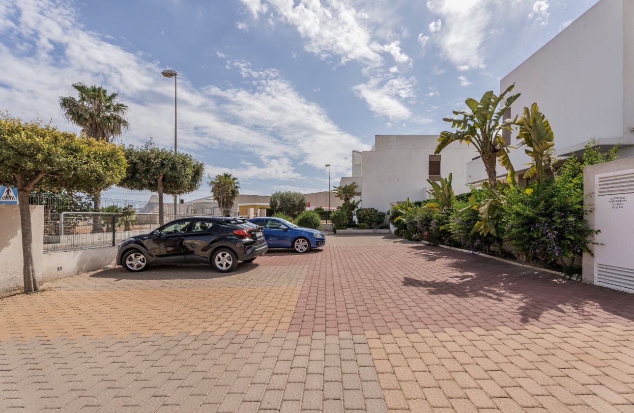 3 soverom Leilighet til salgs i La Zenia med svømmebasseng garasje - € 379 000 (Ref: 8987056)