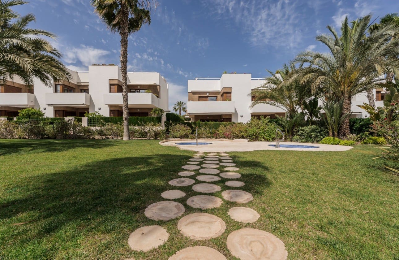 3 soverom Leilighet til salgs i La Zenia med svømmebasseng garasje - € 379 000 (Ref: 8987056)