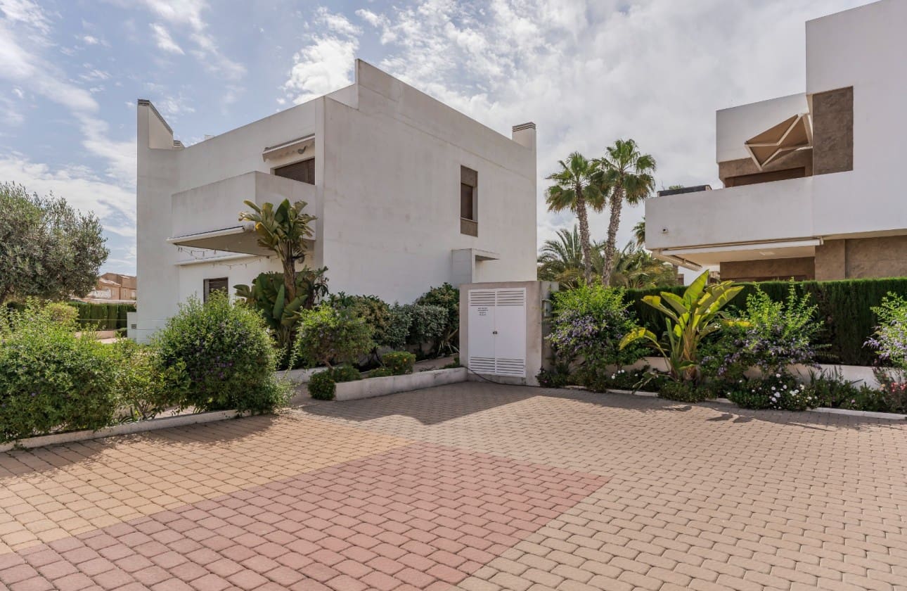 3 soverom Leilighet til salgs i La Zenia med svømmebasseng garasje - € 379 000 (Ref: 8987056)