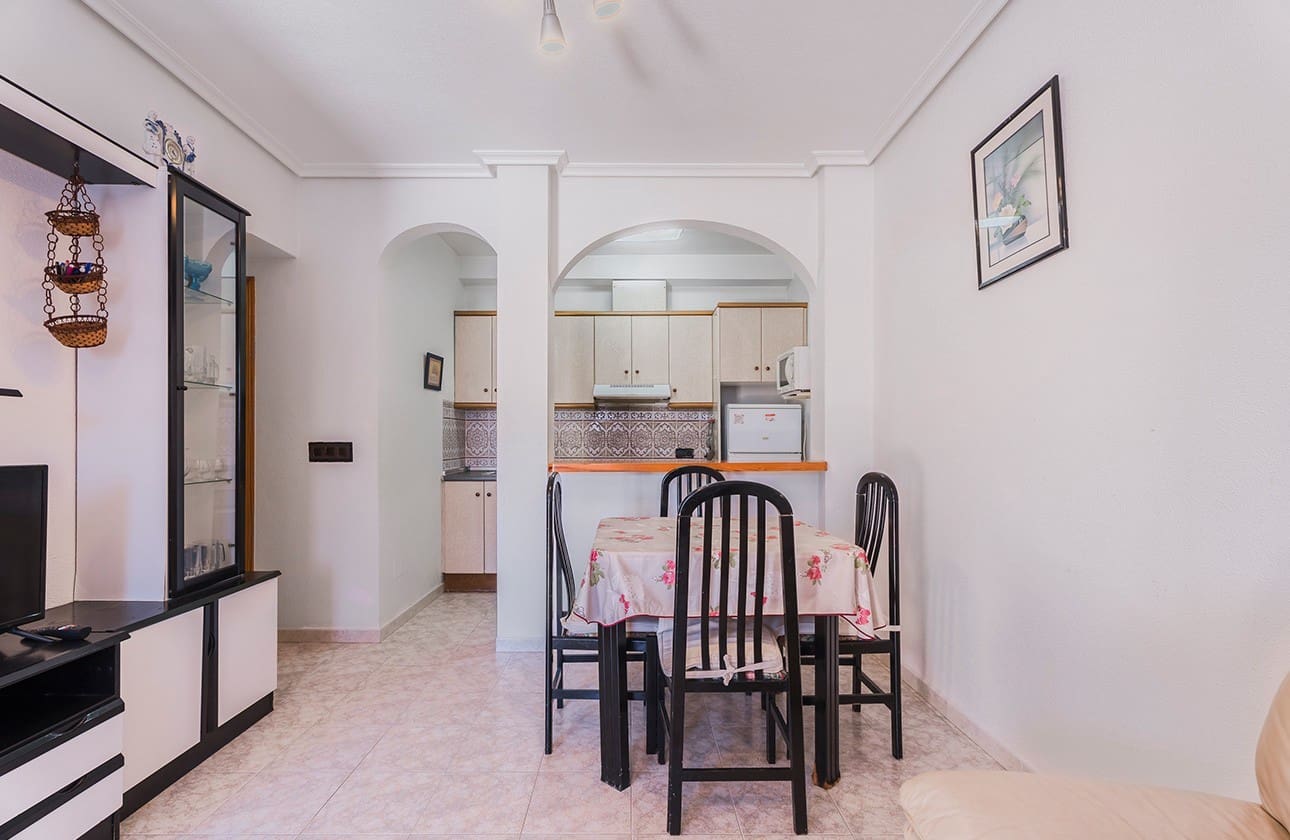 2 soveværelse Byhus til salg i Playa Flamenca med swimmingpool - € 199.000 (Ref: 9024949)