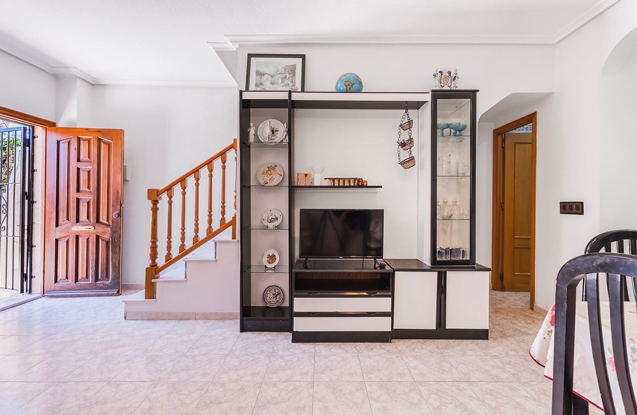 2 soveværelse Byhus til salg i Playa Flamenca med swimmingpool - € 199.000 (Ref: 9024949)