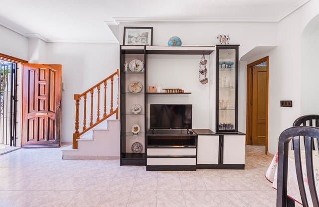 2 soverom Hus til salgs i Playa Flamenca, Orihuela med svømmebasseng - € 199 000 (Ref: 9024949)