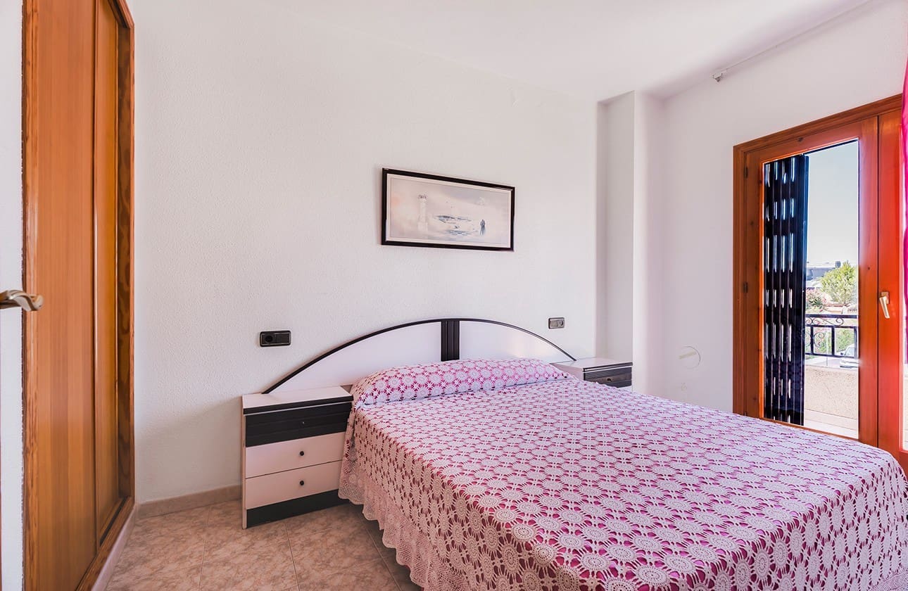 2 soveværelse Byhus til salg i Playa Flamenca med swimmingpool - € 199.000 (Ref: 9024949)