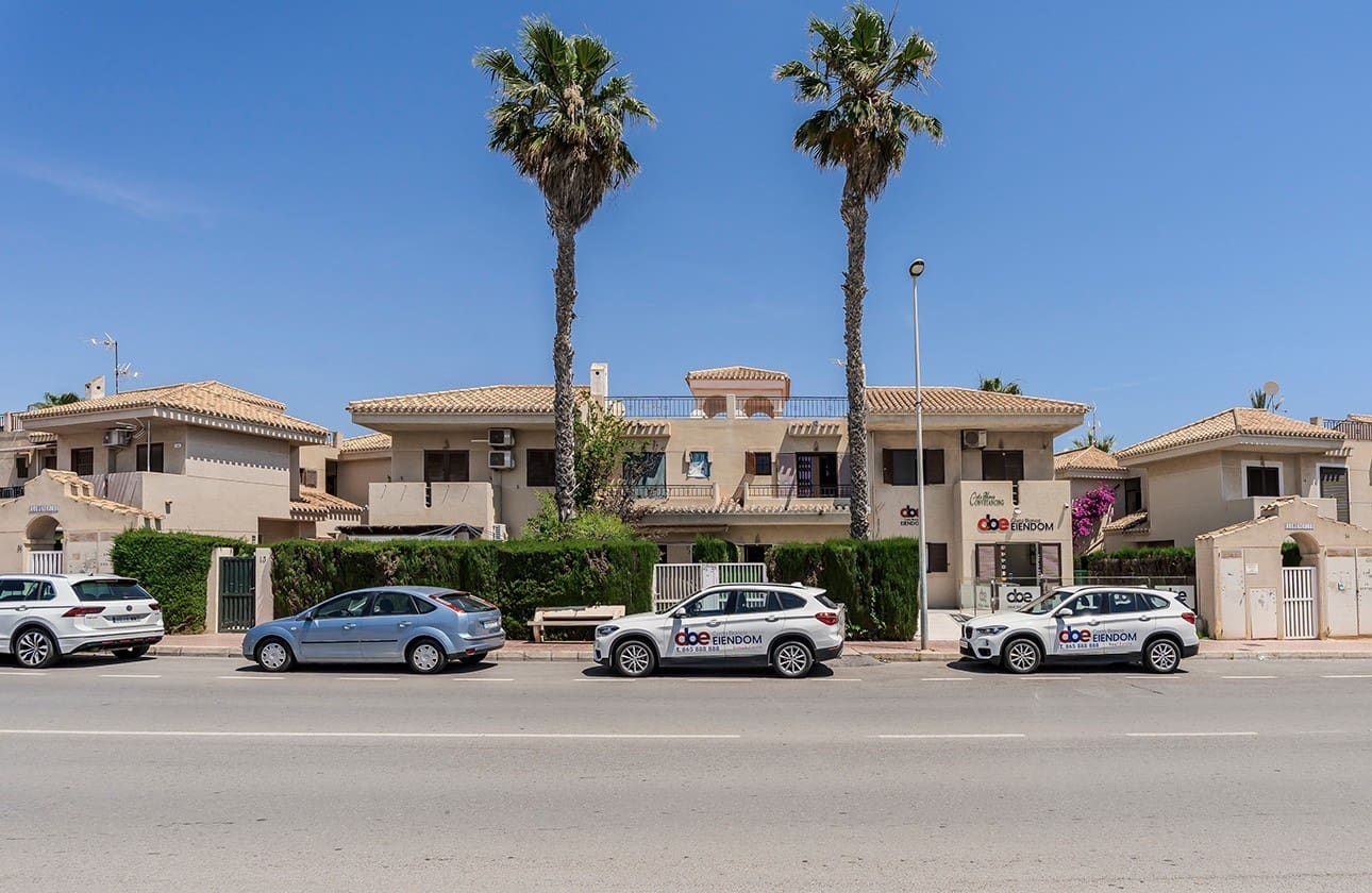 2 soveværelse Byhus til salg i Playa Flamenca med swimmingpool - € 199.000 (Ref: 9024949)