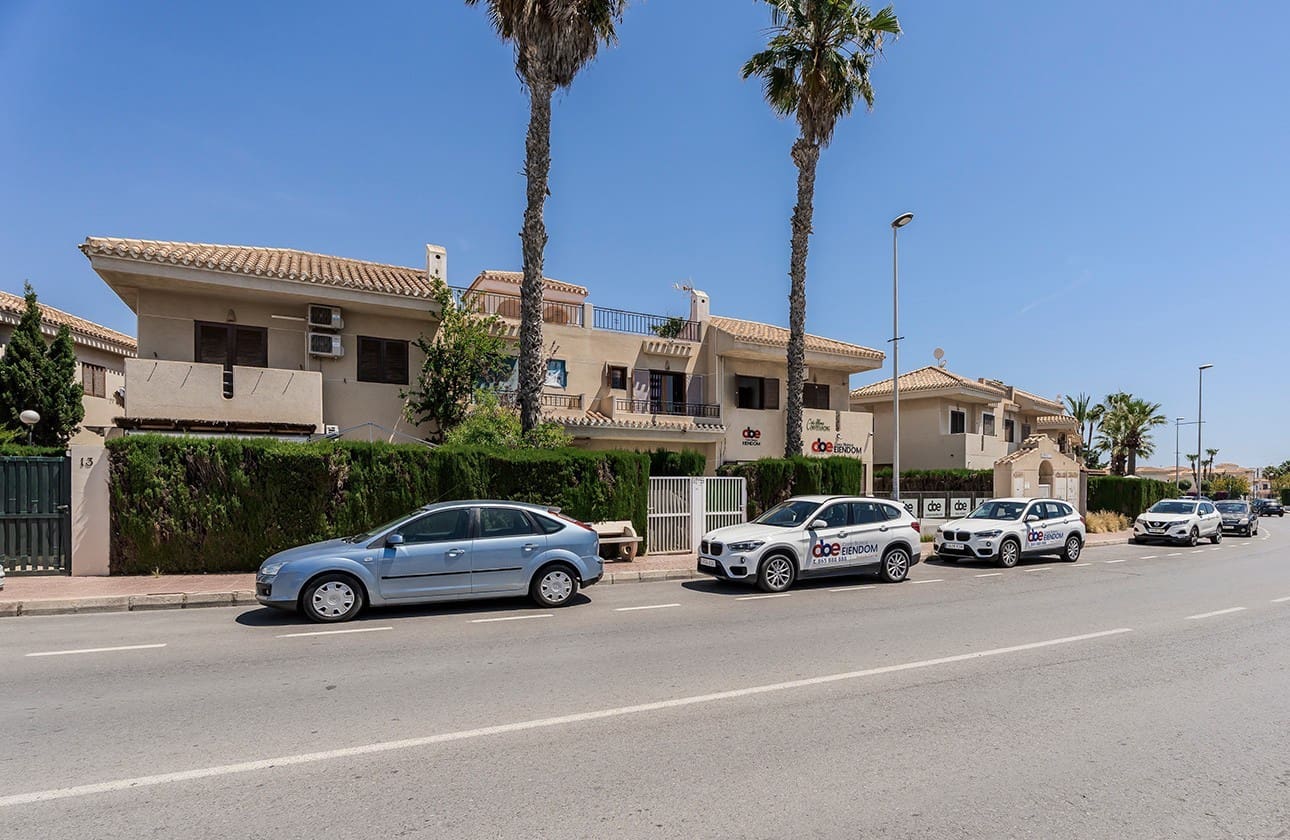 2 soveværelse Byhus til salg i Playa Flamenca med swimmingpool - € 199.000 (Ref: 9024949)