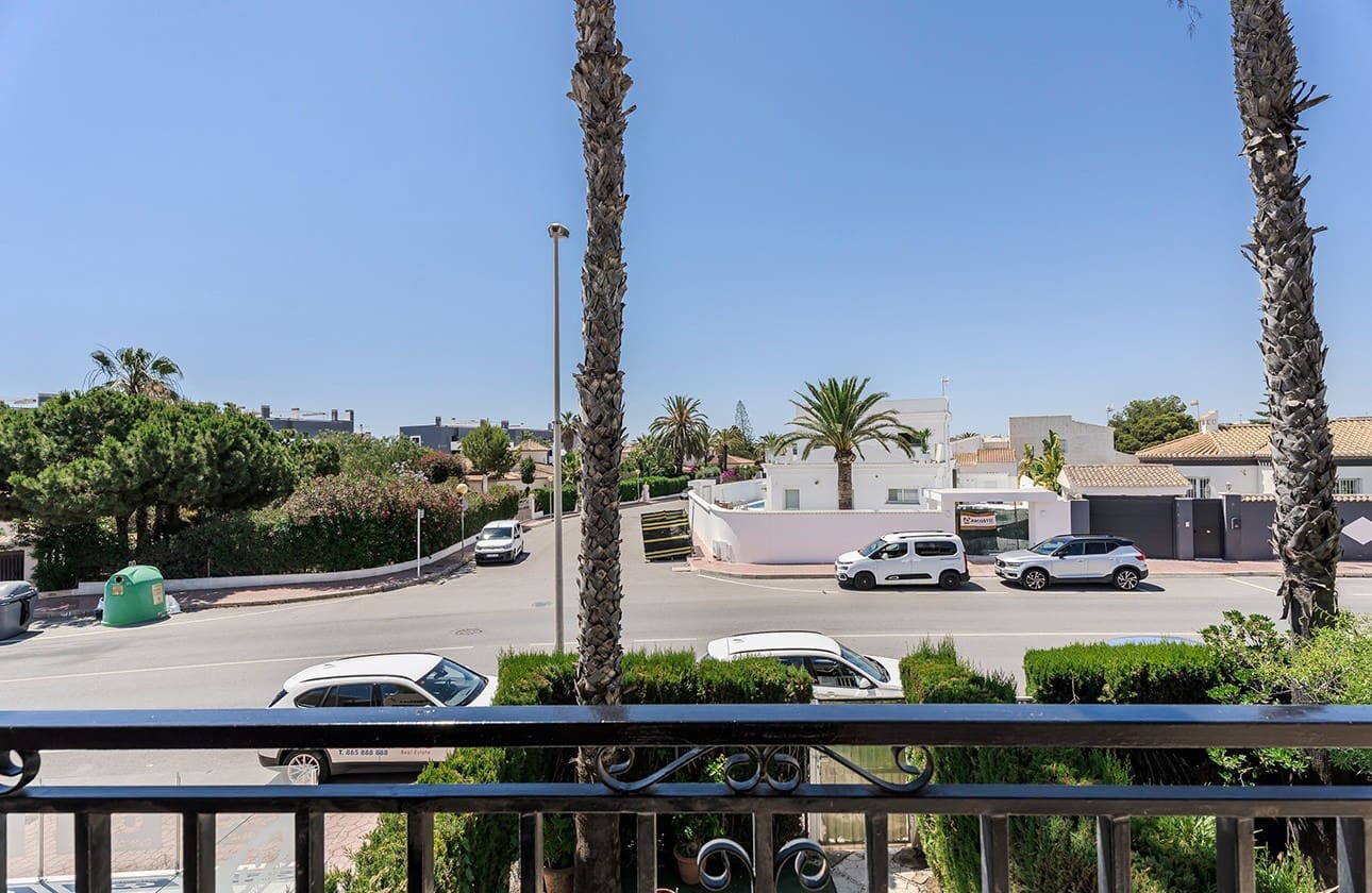 2 soveværelse Byhus til salg i Playa Flamenca med swimmingpool - € 199.000 (Ref: 9024949)