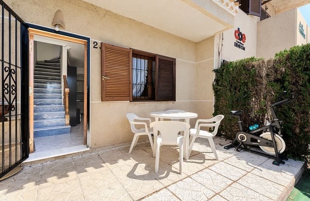 2 soverom Hus til salgs i Playa Flamenca, Orihuela med svømmebasseng - € 199 000 (Ref: 9024949)