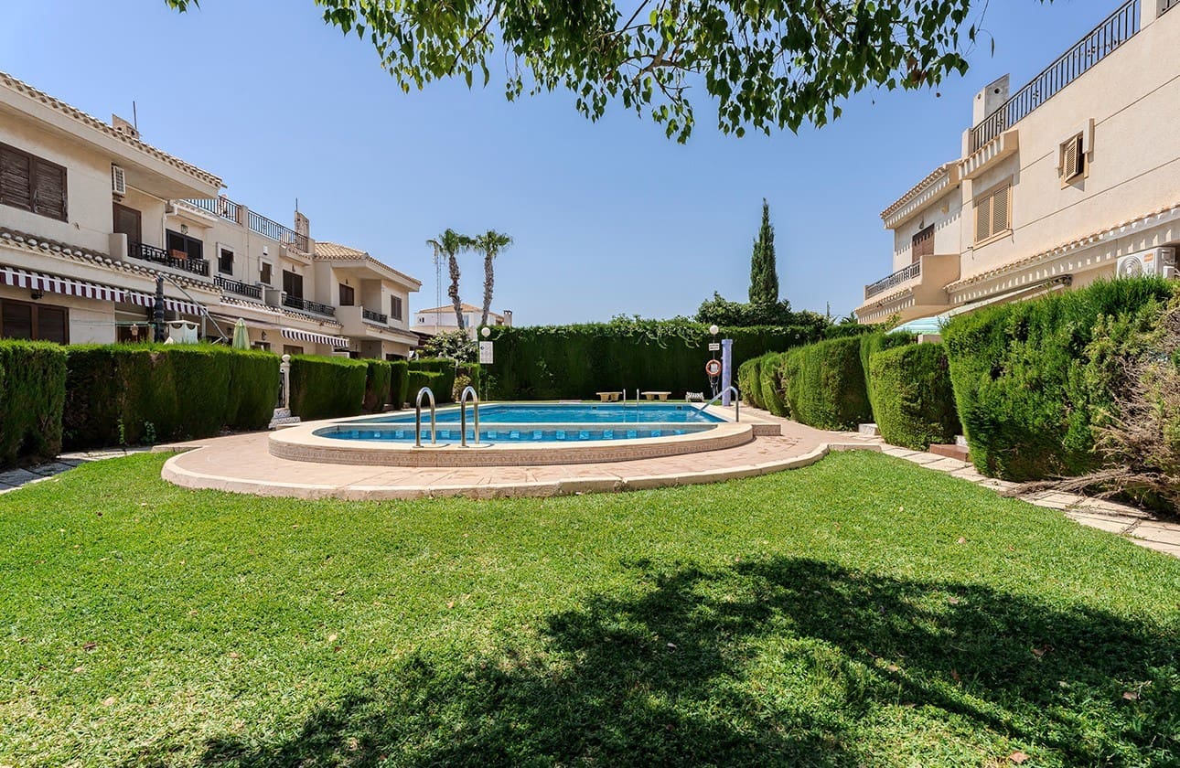 2 soveværelse Byhus til salg i Playa Flamenca med swimmingpool - € 199.000 (Ref: 9024949)