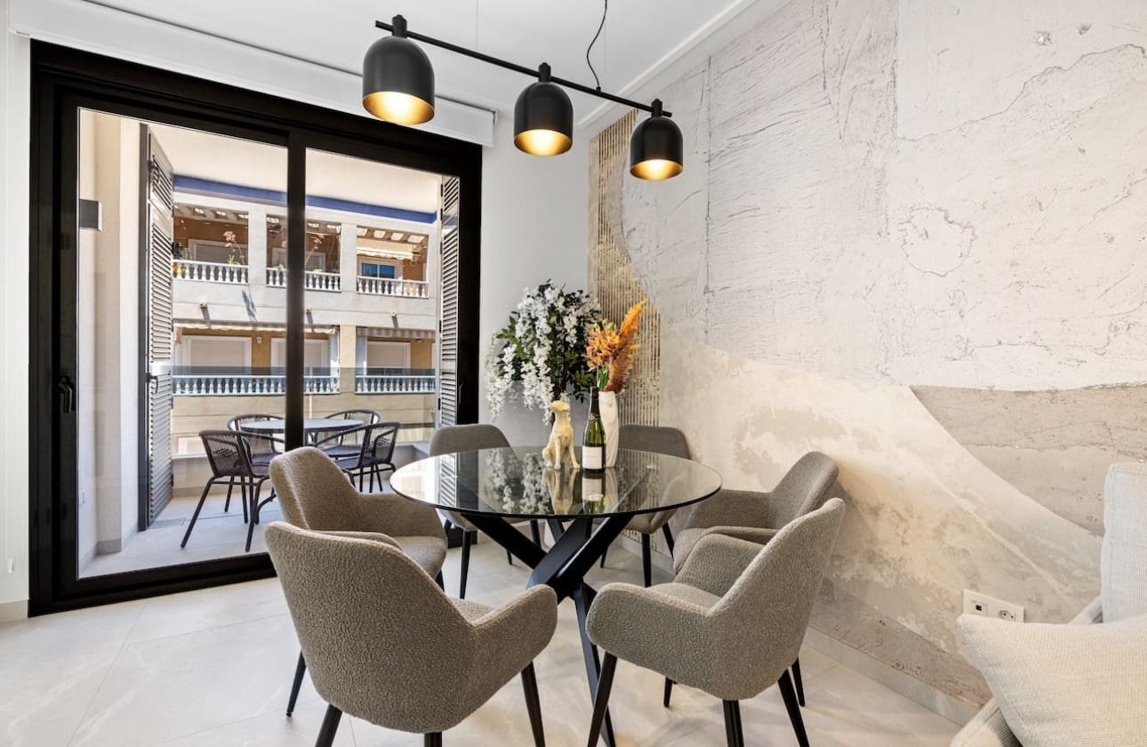 2 soverom Leilighet til salgs i Torrevieja med svømmebasseng - € 279 000 (Ref: 9041618)