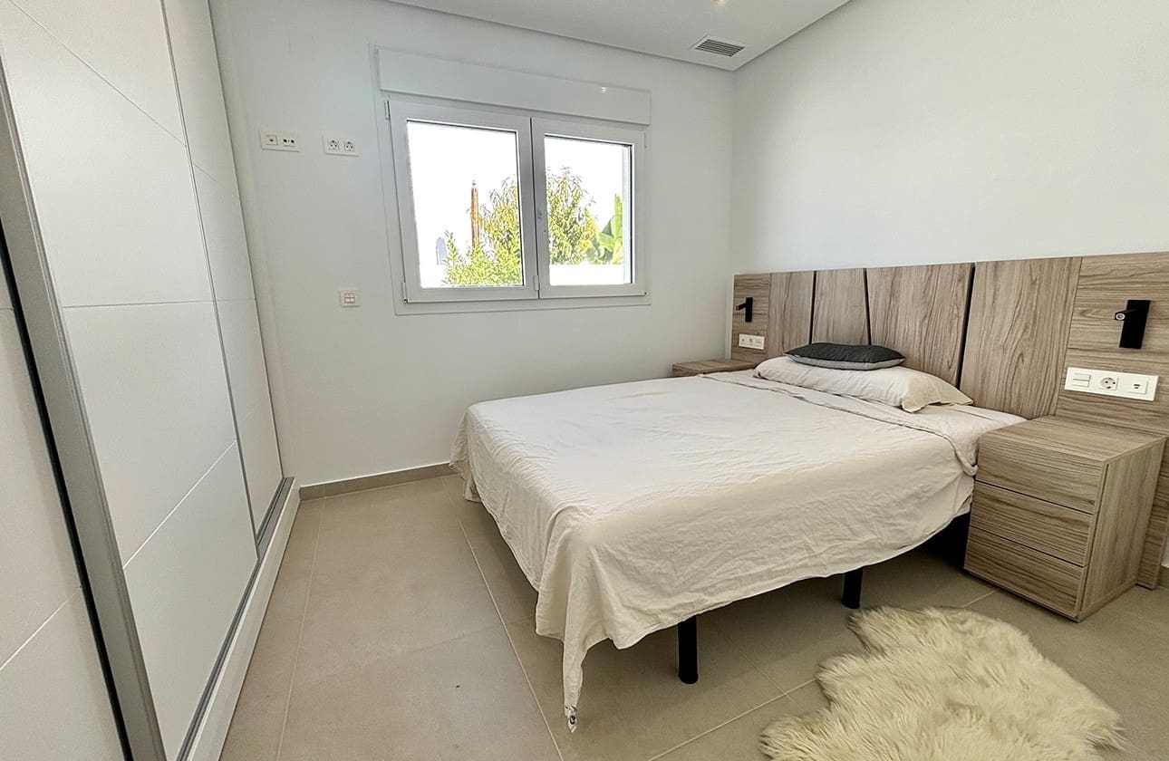 Chalet de 3 habitaciones en Benijófar en venta con piscina garaje - 482.360 € (Ref: 9109420)