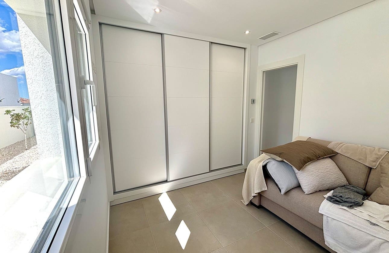 Chalet de 3 habitaciones en Benijófar en venta con piscina garaje - 482.360 € (Ref: 9109420)