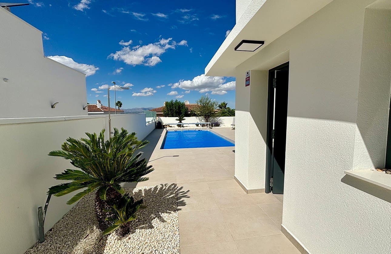 3 bedroom Villa for sale in Benijofar with pool garage - € 478,732 (Ref: 9109421)