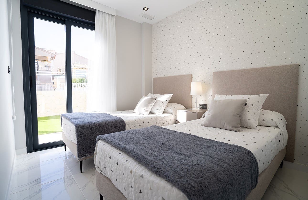 2 bedroom Penthouse for sale in Pilar de la Horadada with pool garage - € 355,000 (Ref: 9135952)