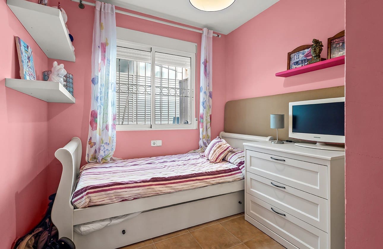 4 soverom Kjedet enebolig til salgs i Torre de la Horadada med svømmebasseng - € 382 000 (Ref: 9142240)