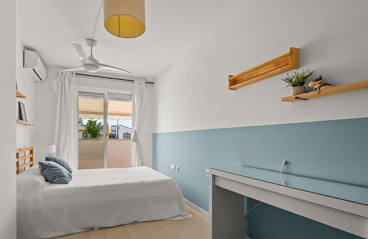 4 soverom Kjedet enebolig til salgs i Torre de la Horadada med svømmebasseng - € 382 000 (Ref: 9142240)