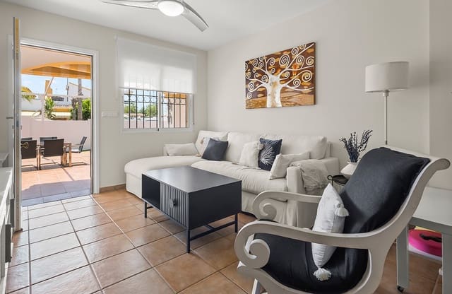 4 soverom Kjedet enebolig til salgs i Torre de la Horadada, Pilar de la Horadada med svømmebasseng - € 382 000 (Ref: 9142240)