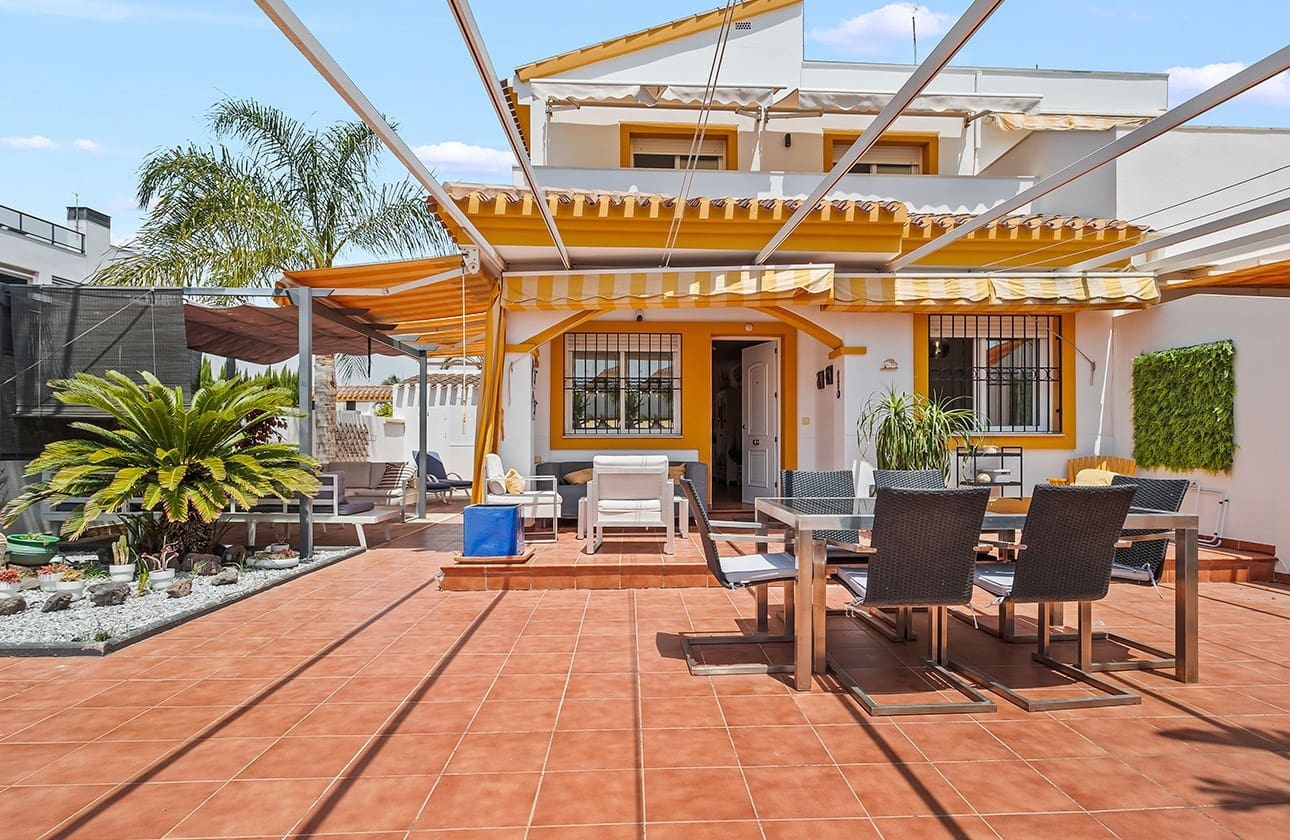 4 soverom Kjedet enebolig til salgs i Torre de la Horadada med svømmebasseng - € 382 000 (Ref: 9142240)