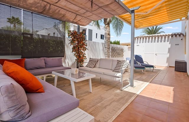 4 soverom Kjedet enebolig til salgs i Torre de la Horadada, Pilar de la Horadada med svømmebasseng - € 382 000 (Ref: 9142240)