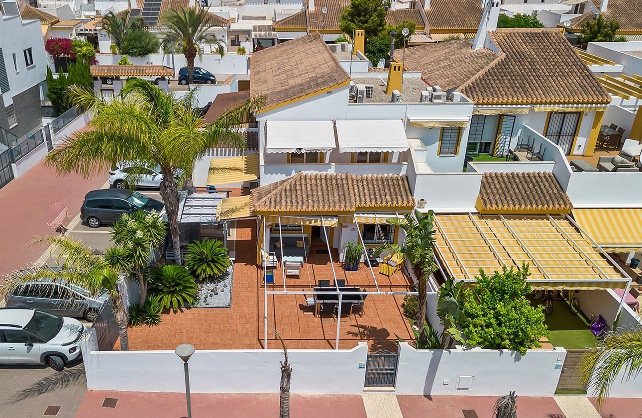 4 soverom Kjedet enebolig til salgs i Torre de la Horadada med svømmebasseng - € 382 000 (Ref: 9142240)