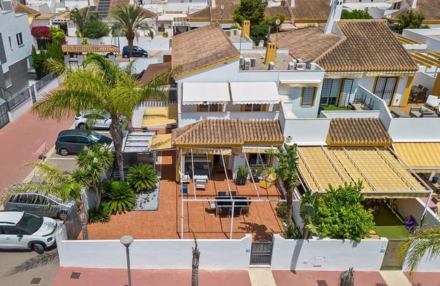 4 soveværelse Semi-Rækkehus til salg i Torre de la Horadada, Pilar de la Horadada med swimmingpool - € 395.000 (Ref: 9142240)