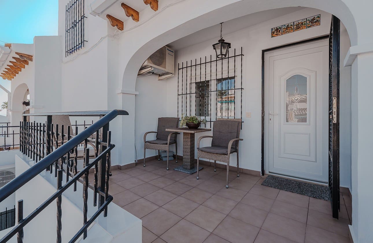 3 soveværelse Lejlighed til salg i Villamartin med swimmingpool - € 319.000 (Ref: 9309388)