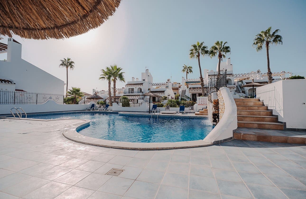 3 soveværelse Lejlighed til salg i Villamartin med swimmingpool - € 319.000 (Ref: 9309388)