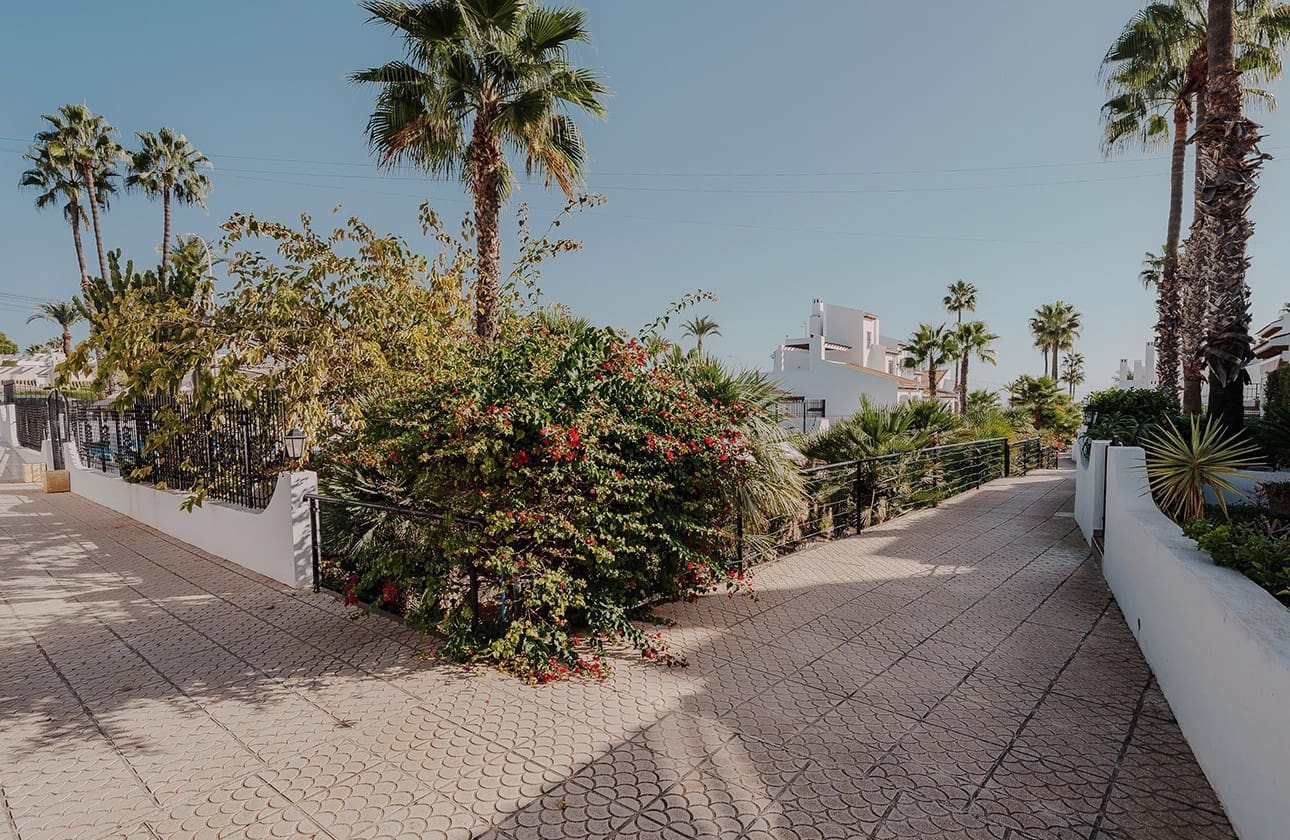 3 soveværelse Lejlighed til salg i Villamartin med swimmingpool - € 319.000 (Ref: 9309388)