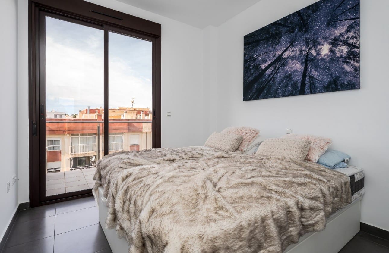 3 soverom Penthouse til salgs i Orihuela Costa med svømmebasseng garasje - € 359 000 (Ref: 9357791)