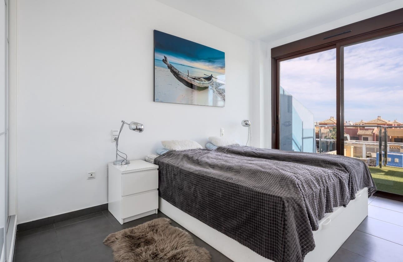 3 soverom Penthouse til salgs i Orihuela Costa med svømmebasseng garasje - € 359 000 (Ref: 9357791)