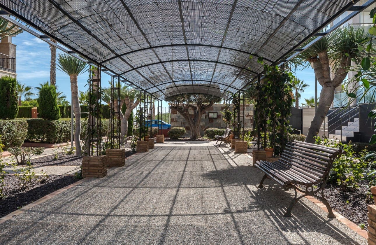 3 soverom Penthouse til salgs i Orihuela Costa med svømmebasseng garasje - € 359 000 (Ref: 9357791)