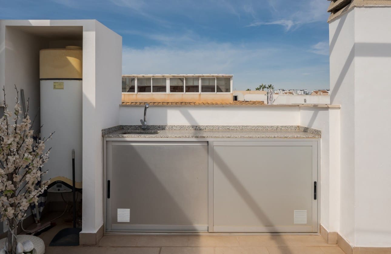 2 soverom Penthouse til salgs i Orihuela Costa med svømmebasseng garasje - € 289 000 (Ref: 9357946)