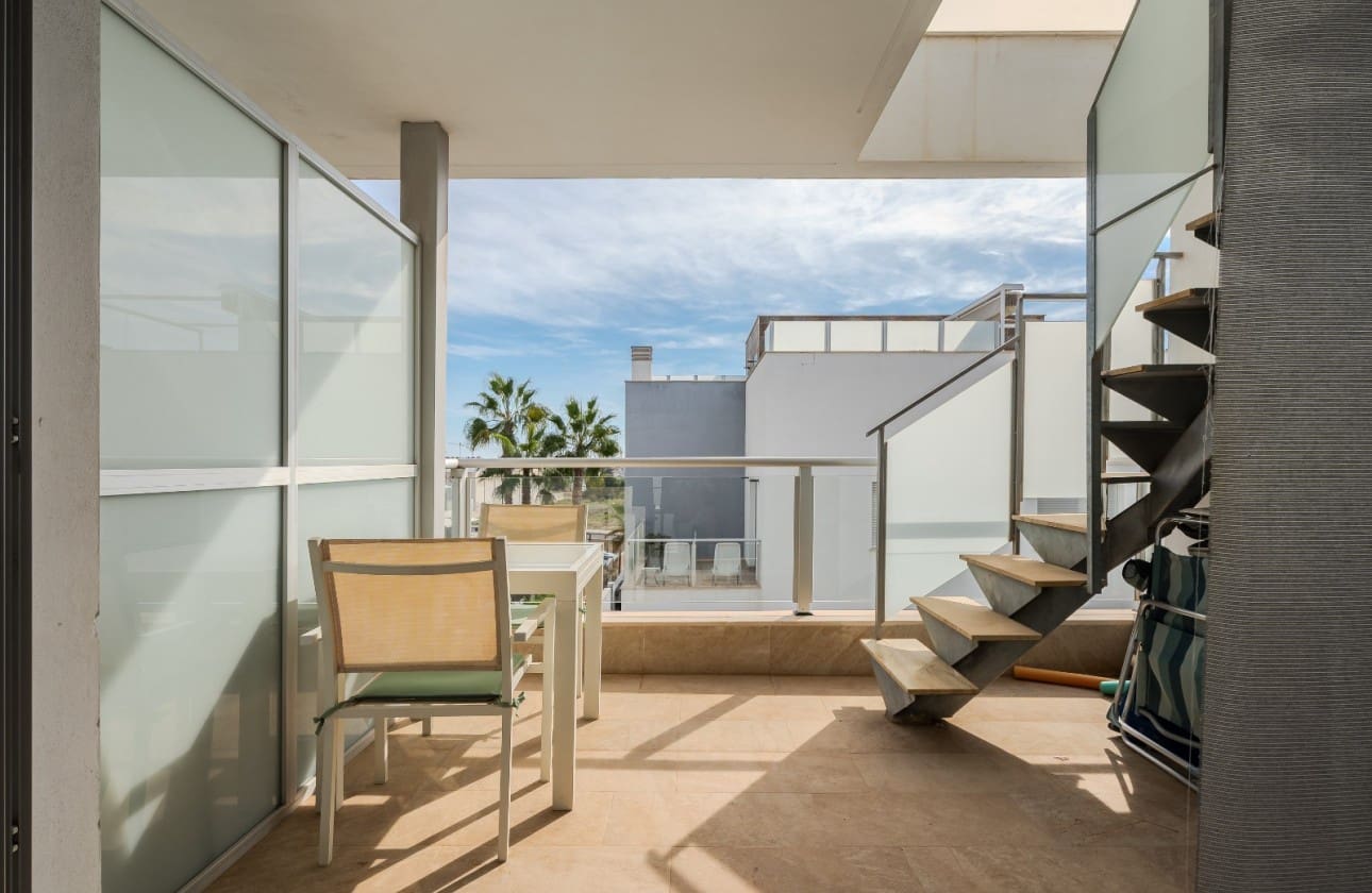 2 soverom Penthouse til salgs i Orihuela Costa med svømmebasseng garasje - € 289 000 (Ref: 9357946)