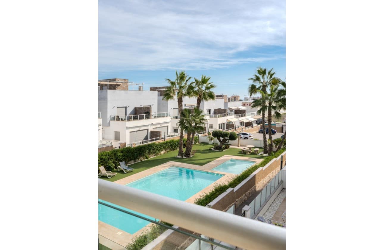 2 soverom Penthouse til salgs i Orihuela Costa med svømmebasseng garasje - € 289 000 (Ref: 9357946)