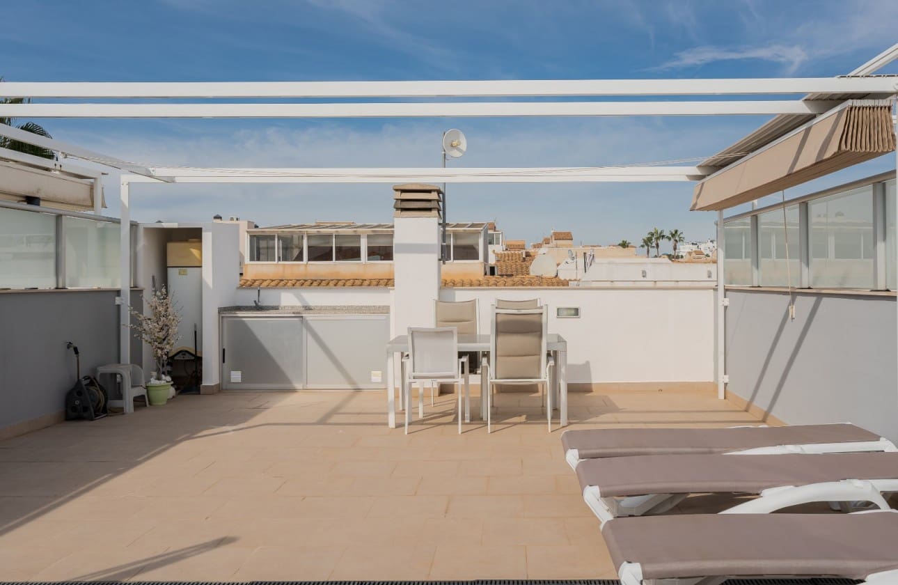 2 soverom Penthouse til salgs i Orihuela Costa med svømmebasseng garasje - € 289 000 (Ref: 9357946)