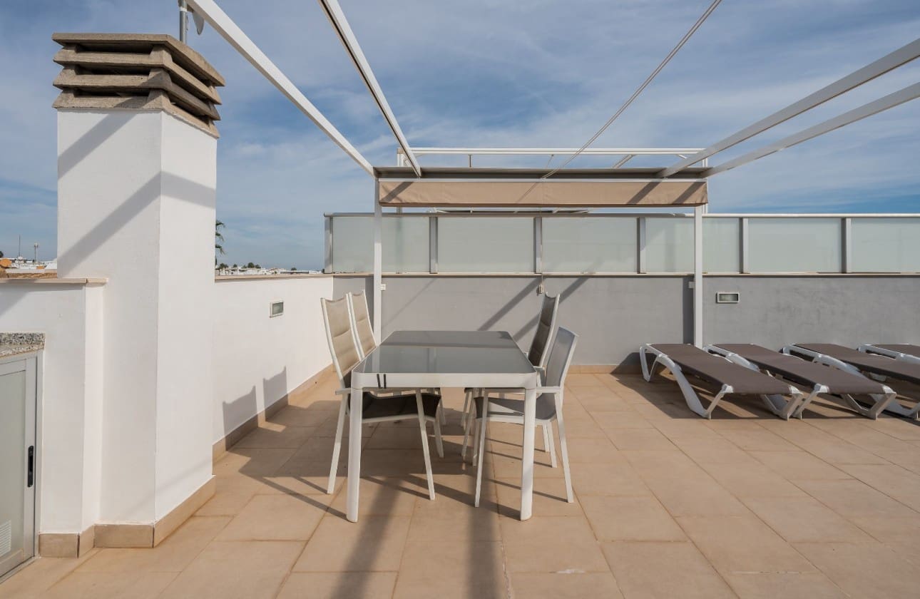 2 soverom Penthouse til salgs i Orihuela Costa med svømmebasseng garasje - € 289 000 (Ref: 9357946)