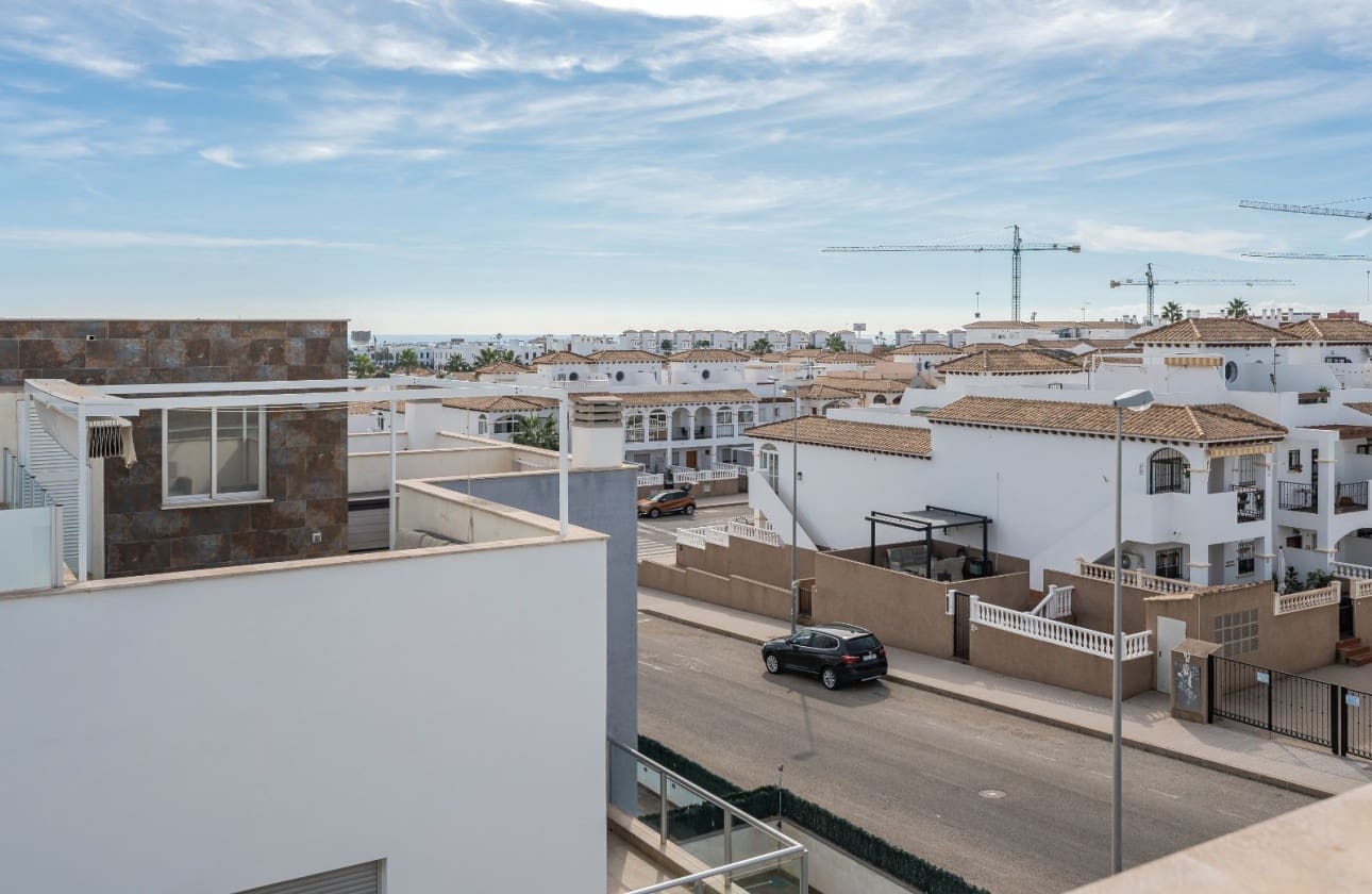 2 soverom Penthouse til salgs i Orihuela Costa med svømmebasseng garasje - € 289 000 (Ref: 9357946)