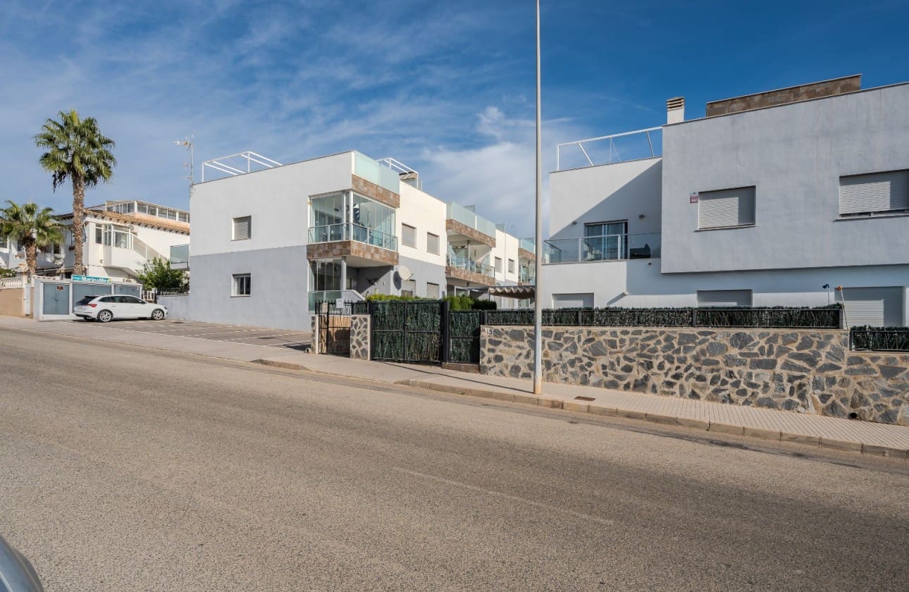 2 soverom Penthouse til salgs i Orihuela Costa med svømmebasseng garasje - € 289 000 (Ref: 9357946)