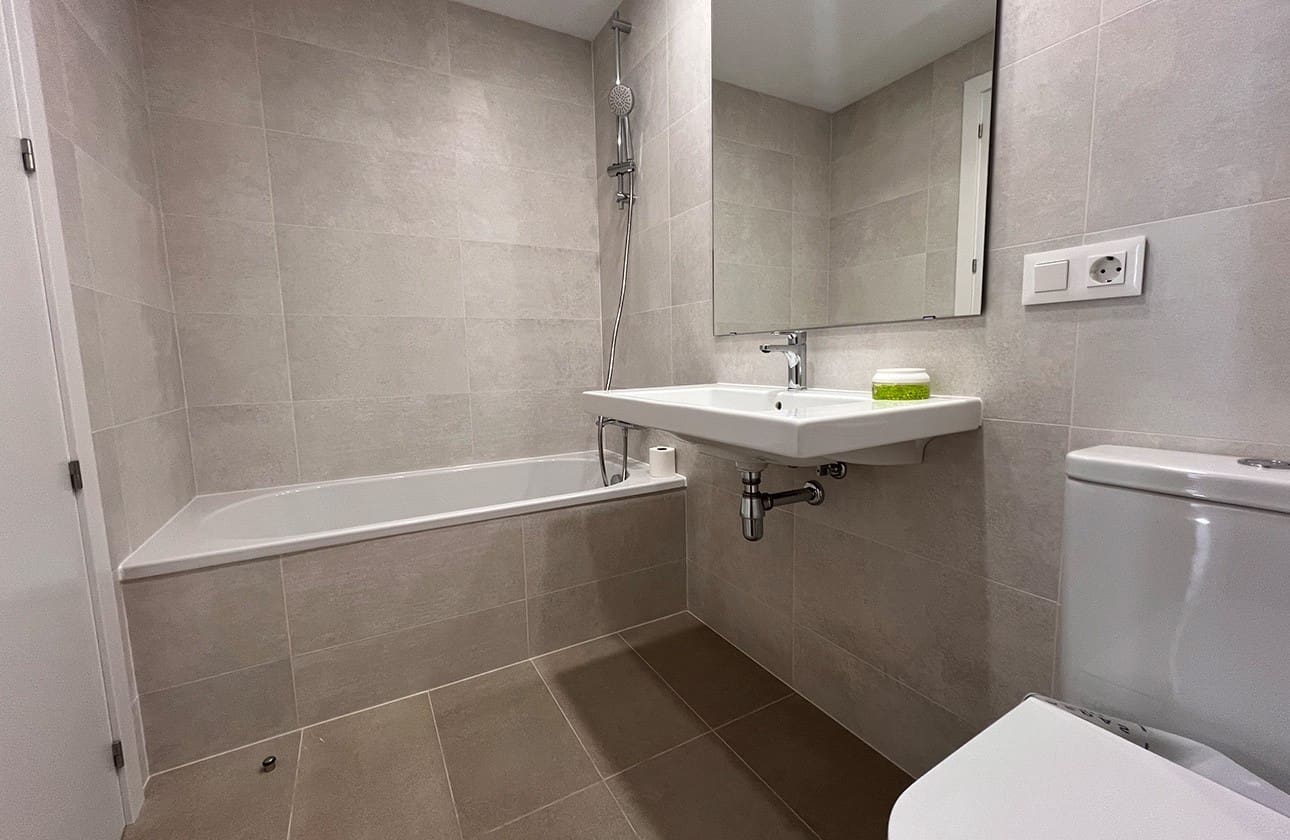 2 soverom Leilighet til leie i Playa de San Juan med svømmebasseng garasje - € 1 600 (Ref: 9384872)