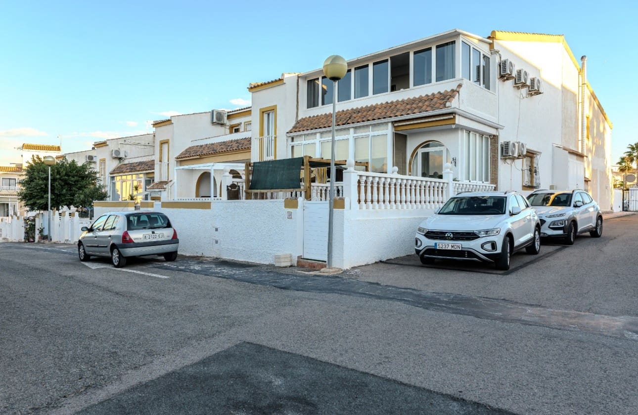 2 bedroom Apartment for sale in Gran Alacant with pool garage - € 184,800 (Ref: 9462846)