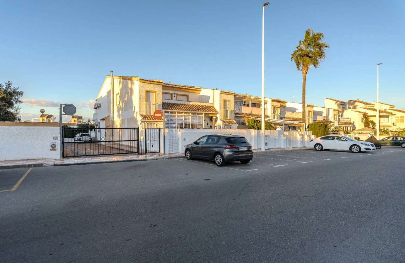 2 bedroom Apartment for sale in Gran Alacant with pool garage - € 184,800 (Ref: 9462846)
