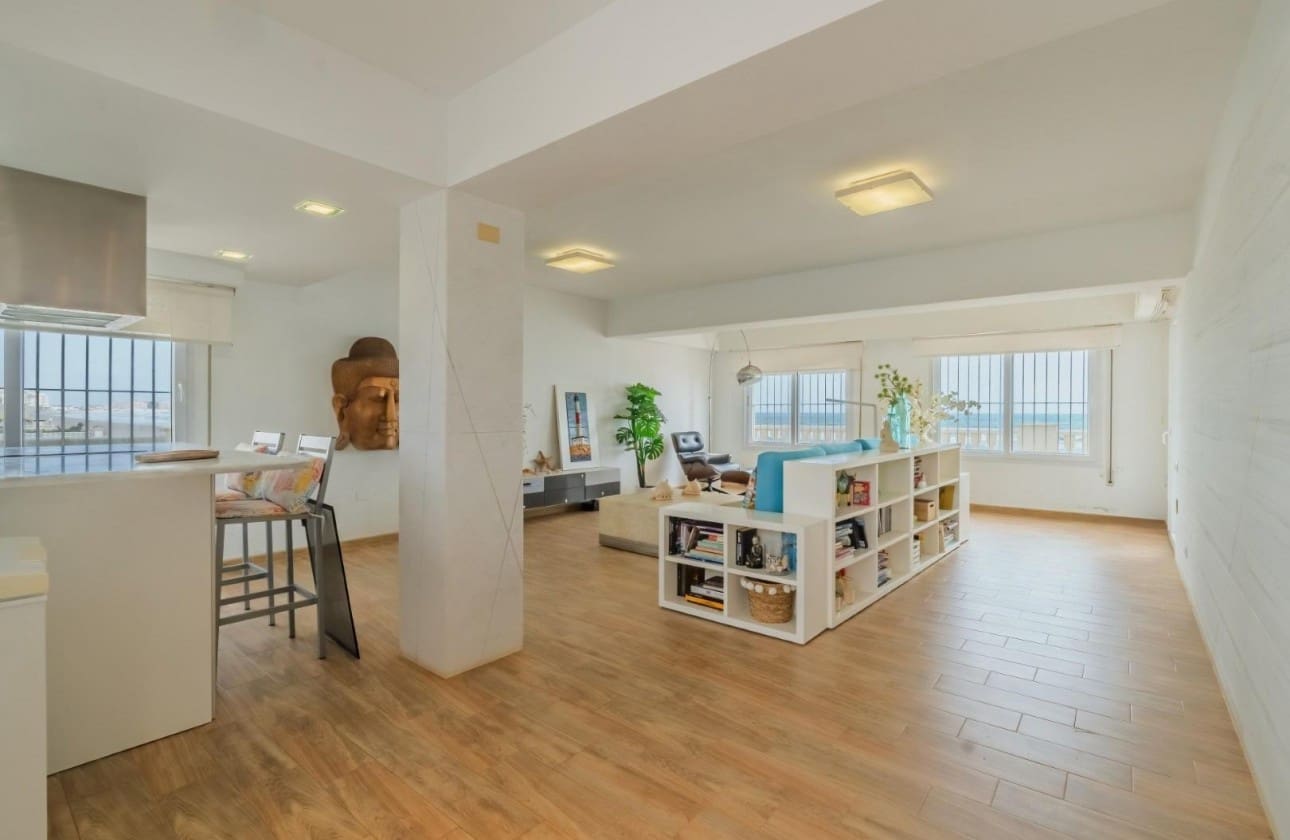 6 bedroom Villa for sale in La Manga del Mar Menor with garage - € 1,100,000 (Ref: 9462847)