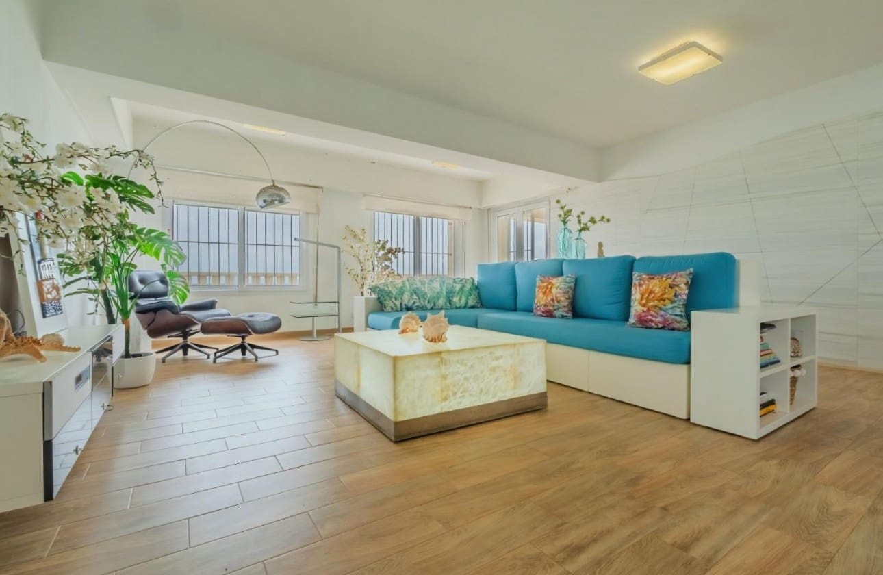 6 bedroom Villa for sale in La Manga del Mar Menor with garage - € 1,100,000 (Ref: 9462847)