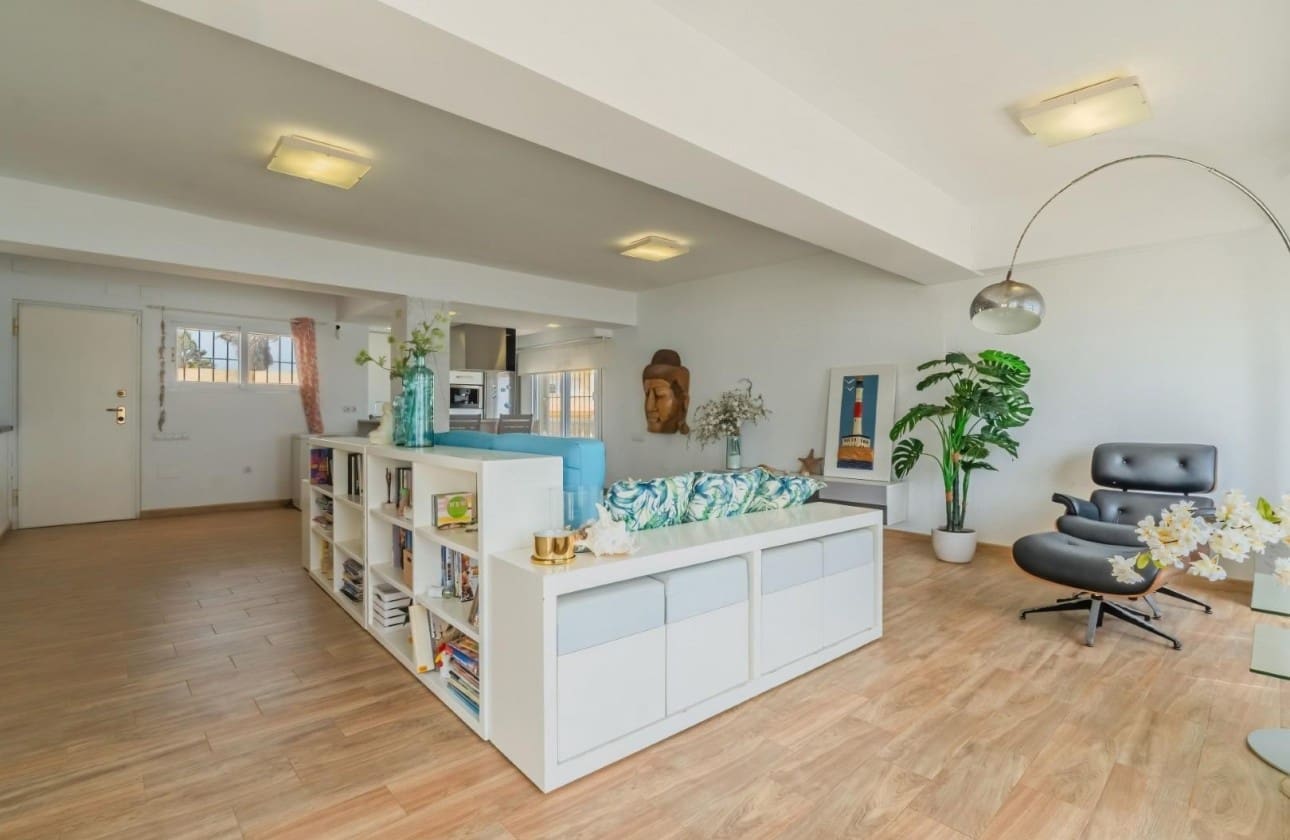 6 bedroom Villa for sale in La Manga del Mar Menor with garage - € 1,100,000 (Ref: 9462847)