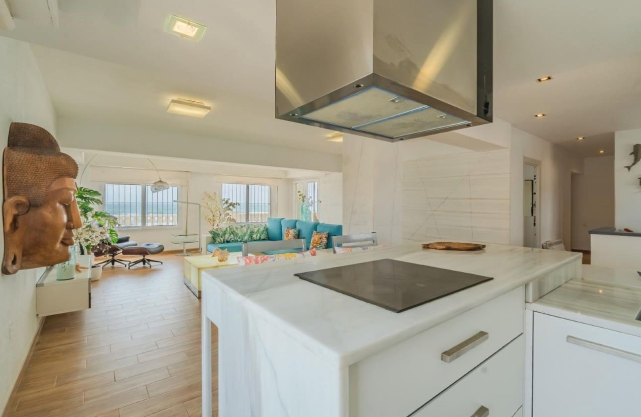 6 bedroom Villa for sale in La Manga del Mar Menor with garage - € 1,100,000 (Ref: 9462847)