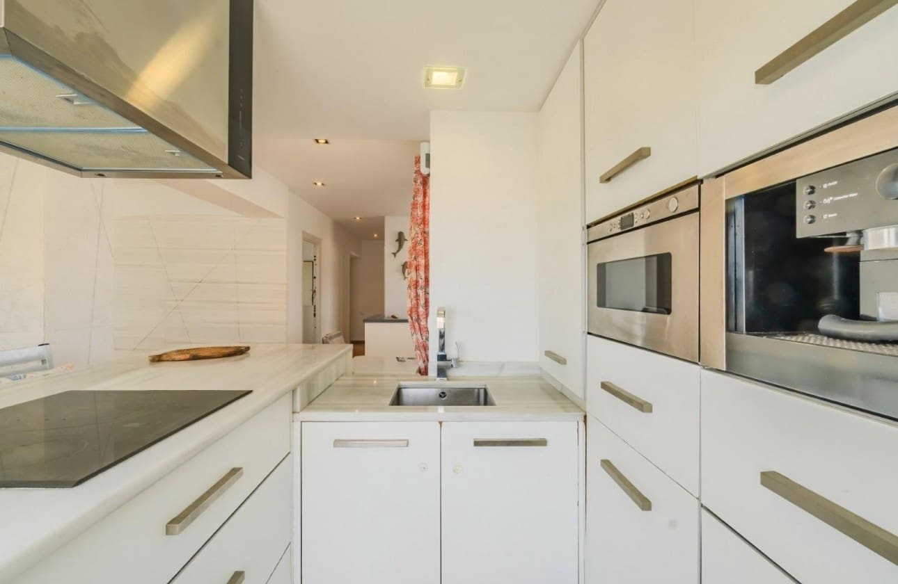 6 bedroom Villa for sale in La Manga del Mar Menor with garage - € 1,100,000 (Ref: 9462847)