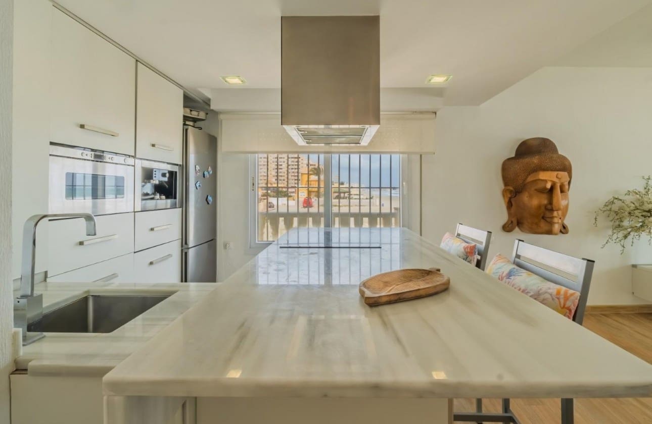 6 bedroom Villa for sale in La Manga del Mar Menor with garage - € 1,100,000 (Ref: 9462847)