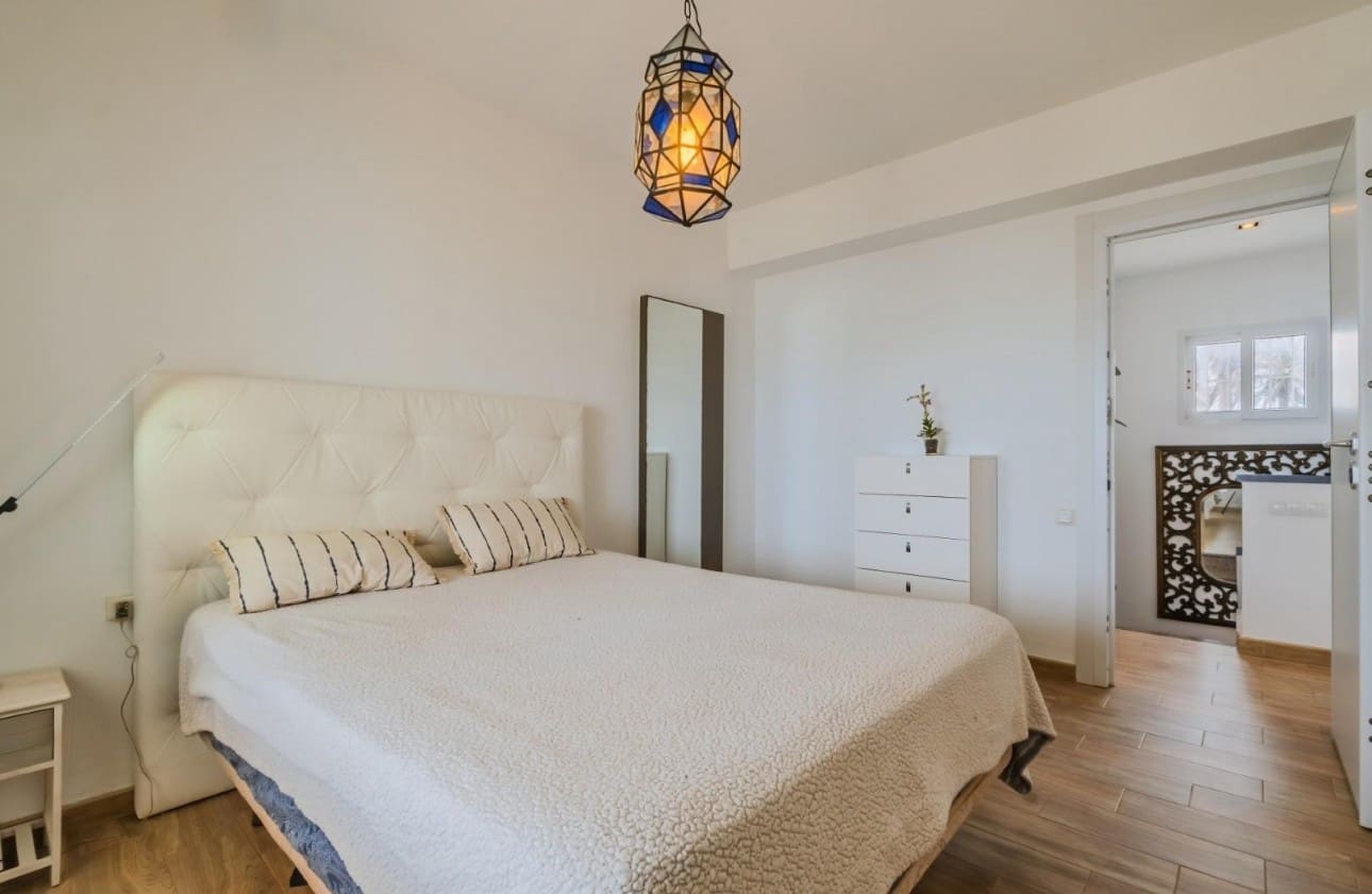 6 bedroom Villa for sale in La Manga del Mar Menor with garage - € 1,100,000 (Ref: 9462847)