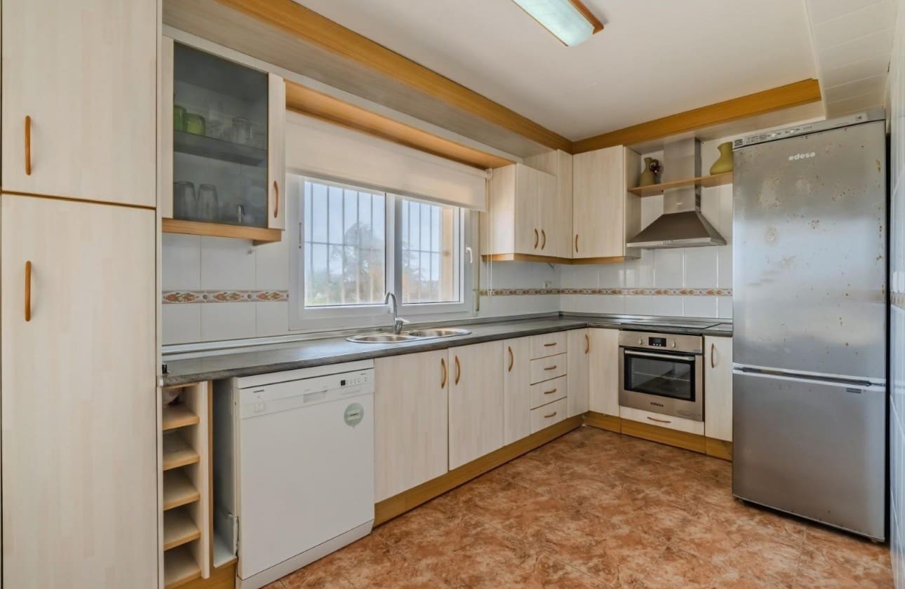 6 bedroom Villa for sale in La Manga del Mar Menor with garage - € 1,100,000 (Ref: 9462847)